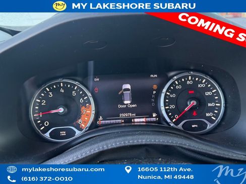 Used 2017 Jeep Renegade Trailhawk w/ Premium Trailhawk Package image 14