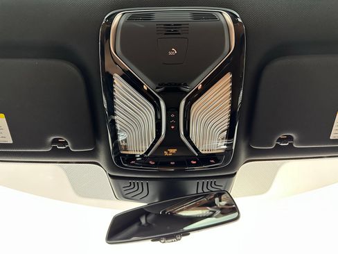 Used 2018 BMW 750i xDrive AWD/4WD image 36