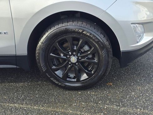 Used 2020 Chevrolet Equinox LT image 2