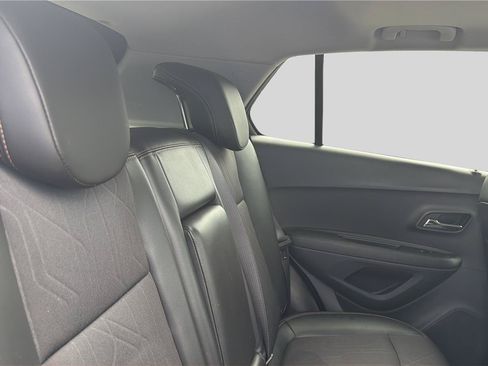 Used 2019 Chevrolet Trax LT w/ Sun & Sound Package FWD image 20