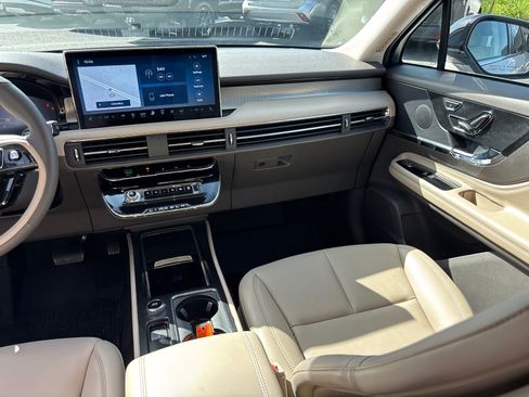 Certified 2023 Lincoln Corsair AWD w/ Rear Removable Package Tray image 30