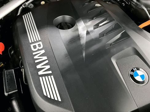 Used 2025 BMW X5 xDrive50e image 33