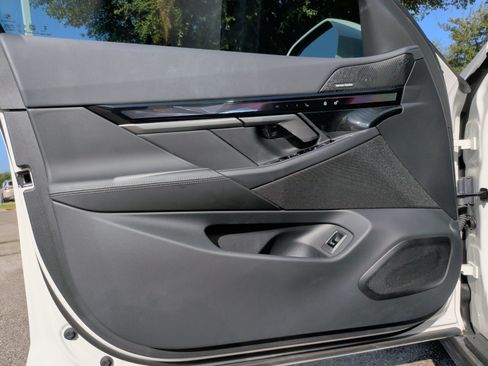 Used 2026 BMW i5 eDrive40 w/ Premium Package RWD image 30