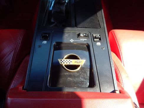 Used 1988 Chevrolet Corvette Convertible RWD image 25