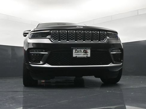 Used 2023 Jeep Grand Cherokee Summit AWD/4WD image 19