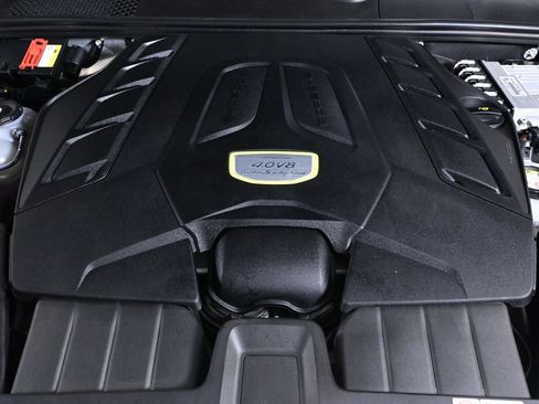 Certified 2022 Porsche Cayenne Turbo S AWD/4WD image 29