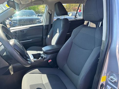 Used 2021 Toyota RAV4 LE w/ Carpet Mat Package (TMS) AWD/4WD image 15