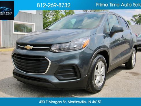 Used 2021 Chevrolet Trax LS w/ Tint and Cruise Package FWD image 1