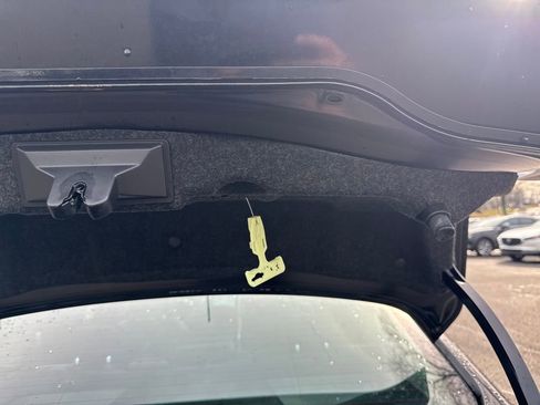 Used 2017 Ford Fusion SE w/ Fusion SE Technology Package image 34