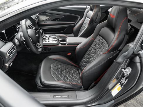 Used 2025 Aston Martin Vanquish RWD image 20