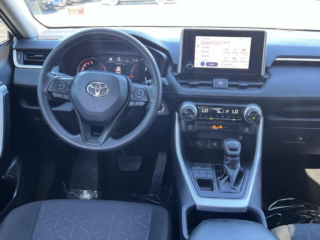 Used 2025 Toyota RAV4 XLE AWD/4WD image 18