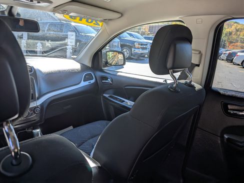 Used 2019 Dodge Journey SE w/ Premium Group image 20