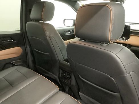 Used 2024 GMC Canyon AT4 image 32