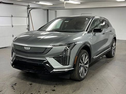 New 2026 Cadillac Optiq Luxury 2 image 1