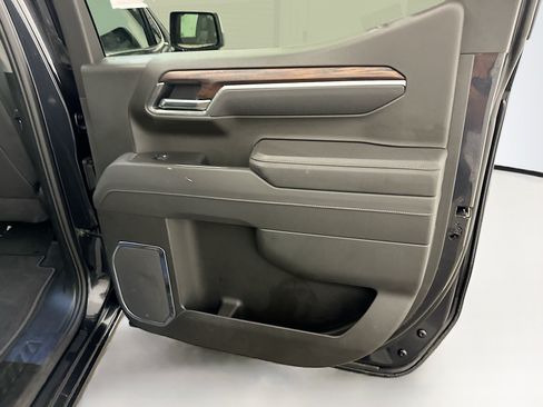 Used 2025 GMC Sierra 1500 SLT AWD/4WD image 31