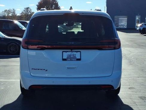 New 2026 Chrysler Pacifica Select w/ S Appearance Package image 21