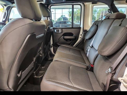 Used 2024 Jeep Wrangler Unlimited Rubicon 4xe w/ Technology Group AWD/4WD image 12