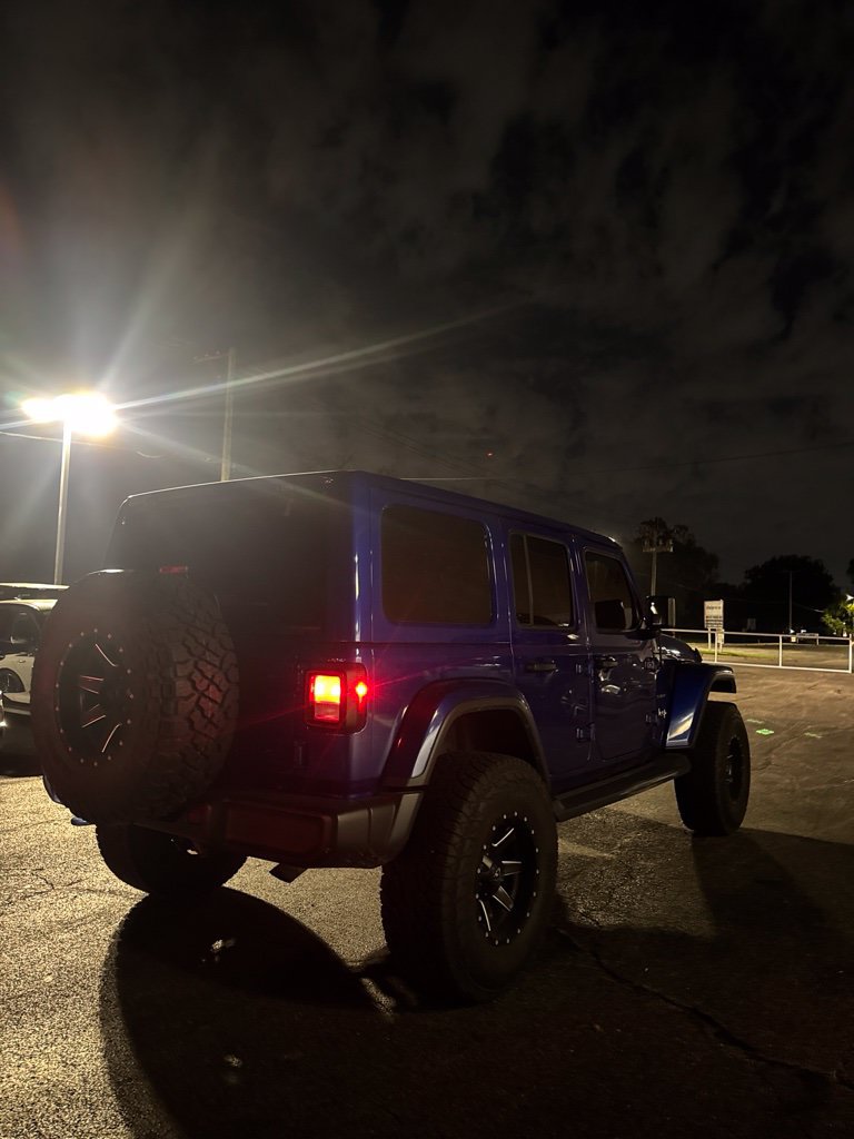 Used 2019 Jeep Wrangler Unlimited Sahara AWD/4WD image 4