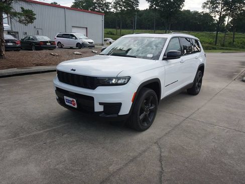 Used 2024 Jeep Grand Cherokee L Altitude AWD/4WD image 24