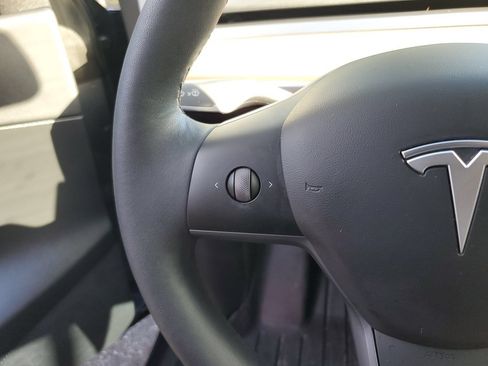 Used 2021 Tesla Model Y Long Range AWD/4WD image 28