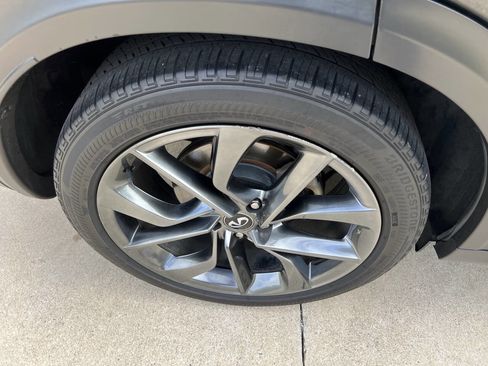 Used 2019 INFINITI QX50 Essential w/ Sensory Package image 32