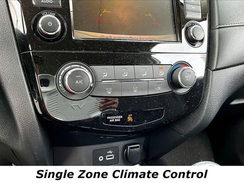 Used 2019 Nissan Rogue S FWD image 15