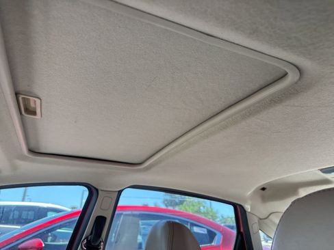 Used 2010 Ford Focus SEL image 9