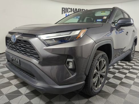 Used 2022 Toyota RAV4 XLE Premium image 1