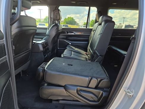 Used 2024 Jeep Wagoneer L Series II w/ Flexible Seating Group AWD/4WD image 33