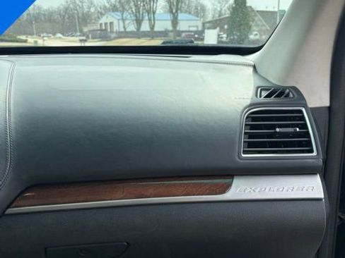 Used 2016 Ford Explorer Platinum AWD/4WD image 31