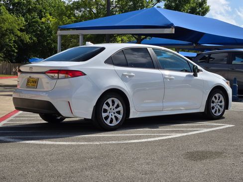 Used 2025 Toyota Corolla LE FWD image 3