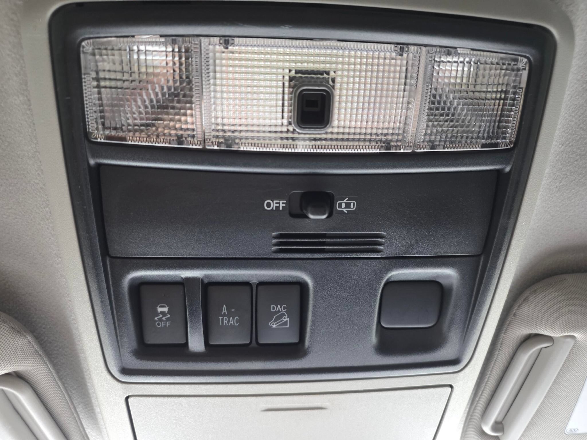 Used 2018 Toyota 4Runner SR5 AWD/4WD image 18