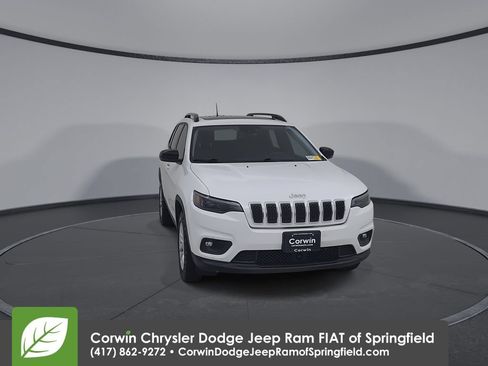 Certified 2022 Jeep Cherokee Latitude Lux w/ Sun & Sound Group AWD/4WD image 4