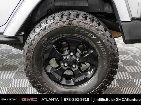 Used 2015 Jeep Wrangler Unlimited Sahara AWD/4WD image 34
