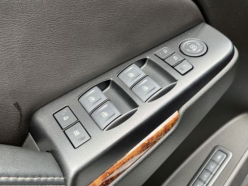 Used 2020 Chevrolet Tahoe Premier AWD/4WD image 12
