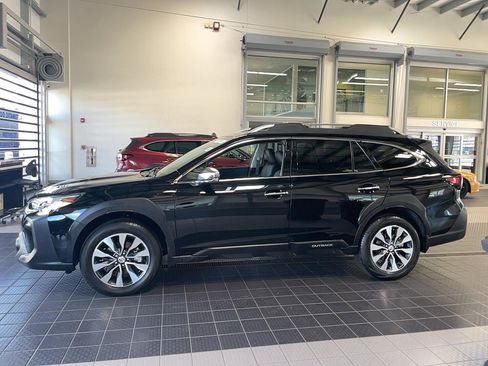 Used 2023 Subaru Outback Touring XT AWD/4WD image 13