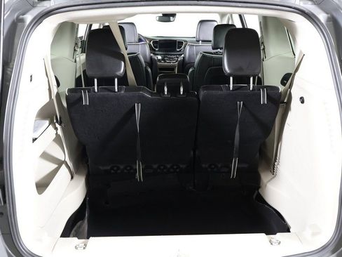 Used 2023 Chrysler Pacifica Limited FWD image 25