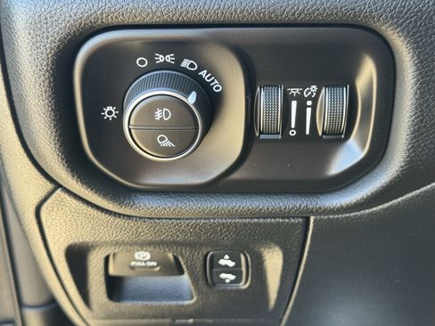 Used 2025 RAM 1500 Laramie w/ Sport Appearance Package AWD/4WD image 23