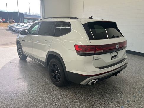 New 2026 Volkswagen Atlas Peak Edition AWD/4WD image 3
