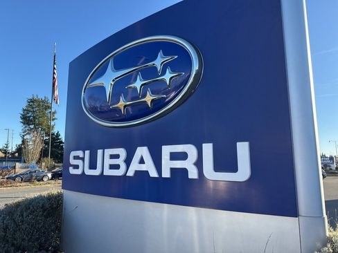 Used 2017 Subaru Outback 3.6R Touring image 10