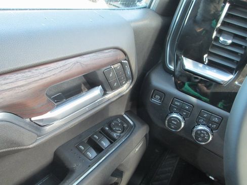 New 2026 GMC Sierra 1500 SLT w/ SLT Premium Plus Package image 18