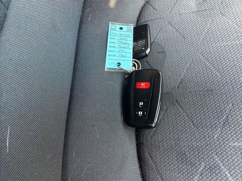Used 2021 Toyota RAV4 XLE w/ XLE Grade Weather Package AWD/4WD image 32