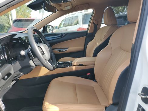 Used 2025 Lexus NX 250 FWD w/ Towing Package (2000 Lbs) image 13