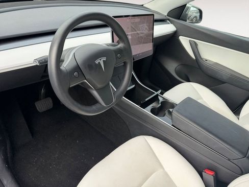 Used 2020 Tesla Model Y Long Range image 16