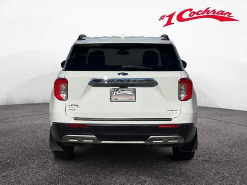 Used 2022 Ford Explorer XLT w/ Equipment Group 202A image 6