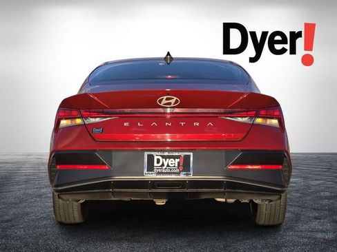 Used 2025 Hyundai Elantra SEL image 5