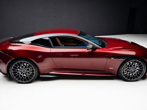 Used 2023 Aston Martin DBS Coupe RWD image 40