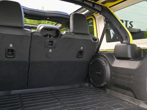 Used 2024 Jeep Wrangler Unlimited Rubicon AWD/4WD image 12