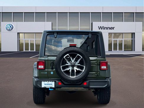 Used 2024 Jeep Wrangler Unlimited w/ Convenience Group AWD/4WD image 4
