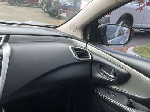 Used 2018 Nissan Murano SL w/ Moonroof Package image 22